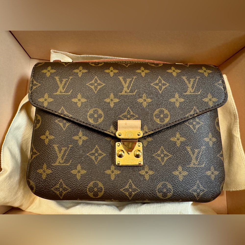 Louis Vuitton Pochette Métis Monogram
